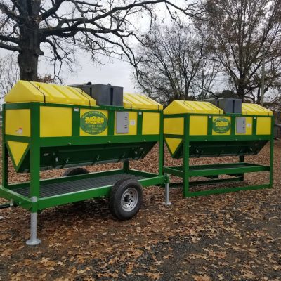 Automatic feeder outlet for cows